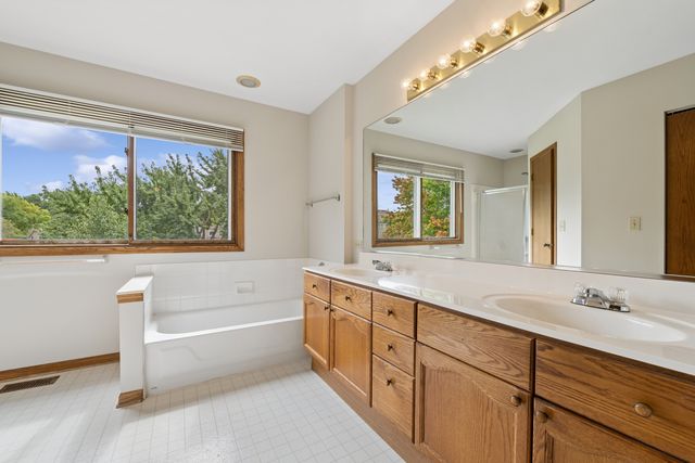 859 Big Bear Trail, Cary, IL 60013