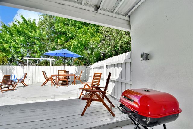 730 N 64th Ave, Hollywood, FL 33024