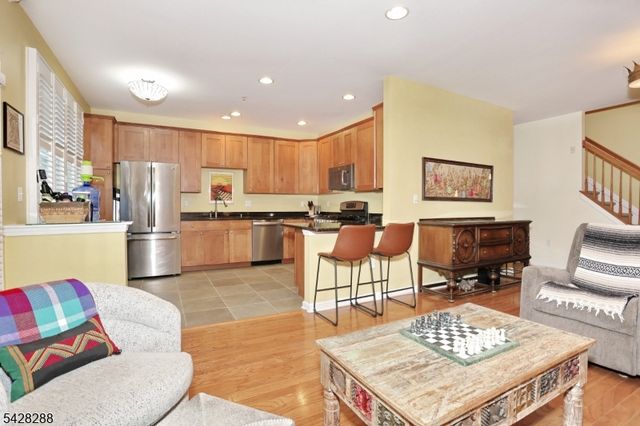 17 De Bruyle Ct 17, Hawthorne Boro, NJ 07506