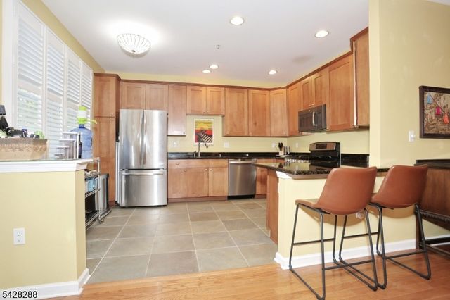 17 De Bruyle Ct 17, Hawthorne Boro, NJ 07506
