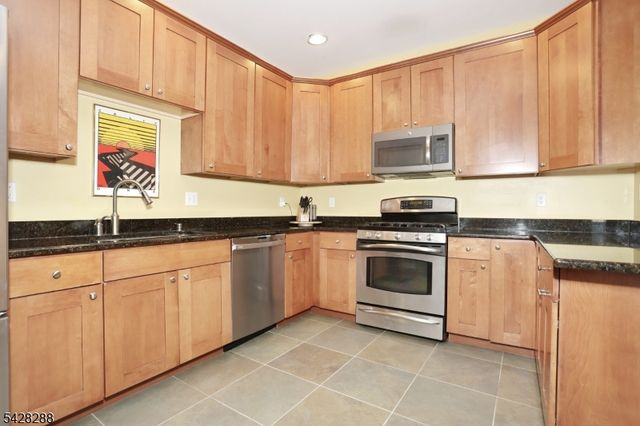 17 De Bruyle Ct 17, Hawthorne Boro, NJ 07506