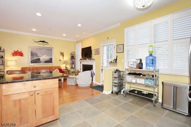 17 De Bruyle Ct 17, Hawthorne Boro, NJ 07506