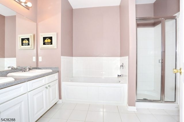 17 De Bruyle Ct 17, Hawthorne Boro, NJ 07506
