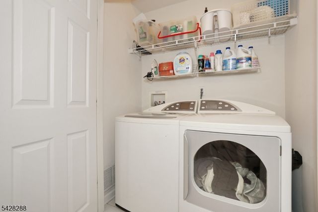 17 De Bruyle Ct 17, Hawthorne Boro, NJ 07506