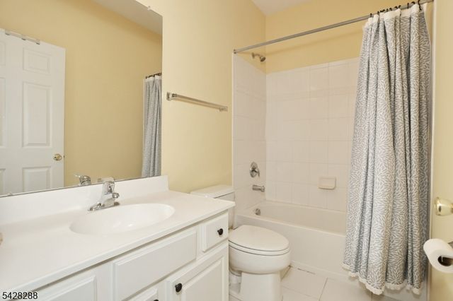 17 De Bruyle Ct 17, Hawthorne Boro, NJ 07506