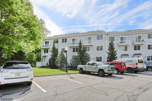 17 De Bruyle Ct 17, Hawthorne Boro, NJ 07506