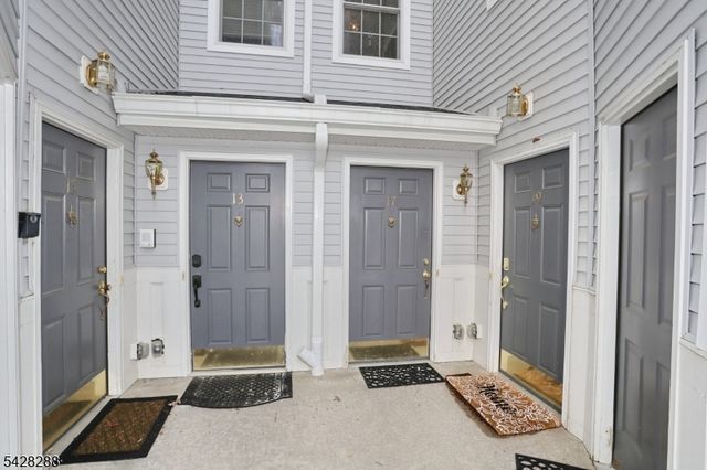 17 De Bruyle Ct 17, Hawthorne Boro, NJ 07506