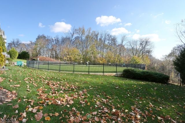 17 De Bruyle Ct 17, Hawthorne Boro, NJ 07506