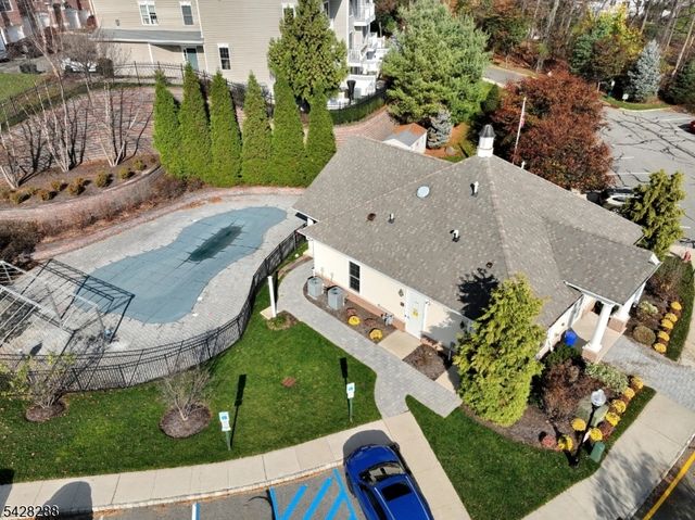 17 De Bruyle Ct 17, Hawthorne Boro, NJ 07506