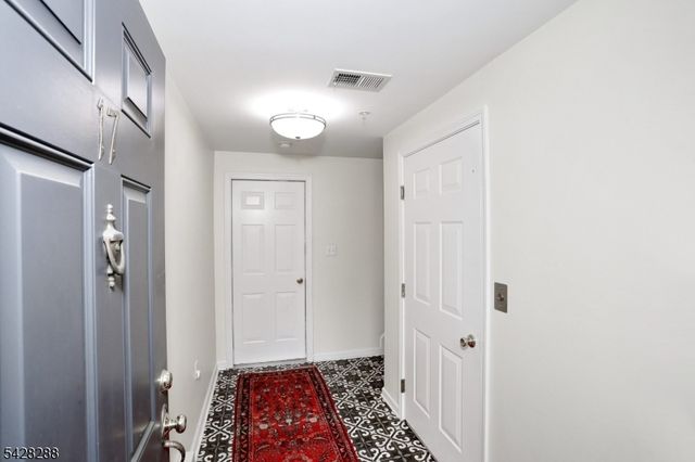17 De Bruyle Ct 17, Hawthorne Boro, NJ 07506