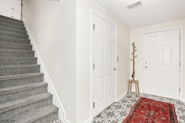 17 De Bruyle Ct 17, Hawthorne Boro, NJ 07506