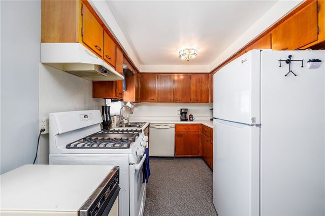 118 Clooney Drive, Henrietta, NY 14467