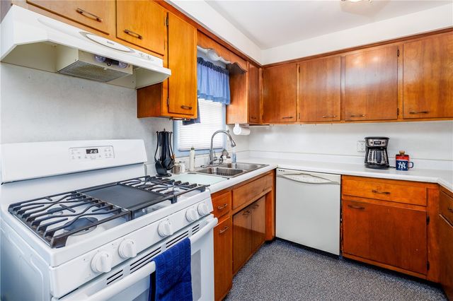 118 Clooney Drive, Henrietta, NY 14467