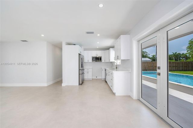 10040 SW 215th St, Cutler Bay, FL 33189