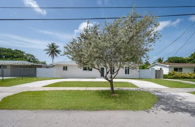 10040 SW 215th St, Cutler Bay, FL 33189