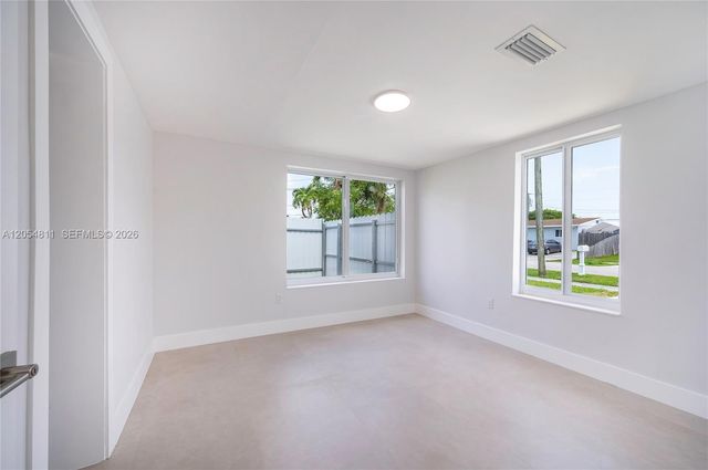 10040 SW 215th St, Cutler Bay, FL 33189