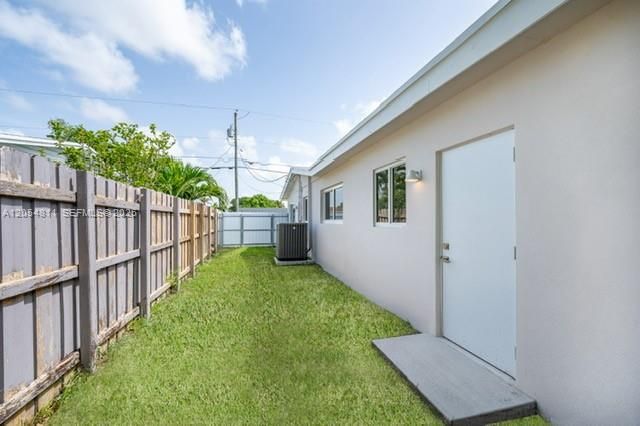 10040 SW 215th St, Cutler Bay, FL 33189