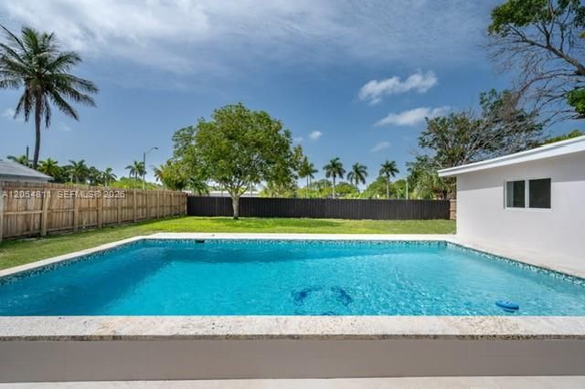 10040 SW 215th St, Cutler Bay, FL 33189