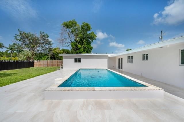10040 SW 215th St, Cutler Bay, FL 33189