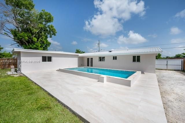 10040 SW 215th St, Cutler Bay, FL 33189