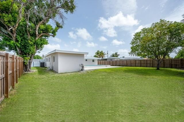 10040 SW 215th St, Cutler Bay, FL 33189
