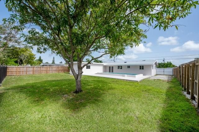 10040 SW 215th St, Cutler Bay, FL 33189