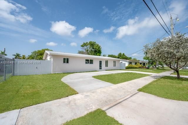 10040 SW 215th St, Cutler Bay, FL 33189