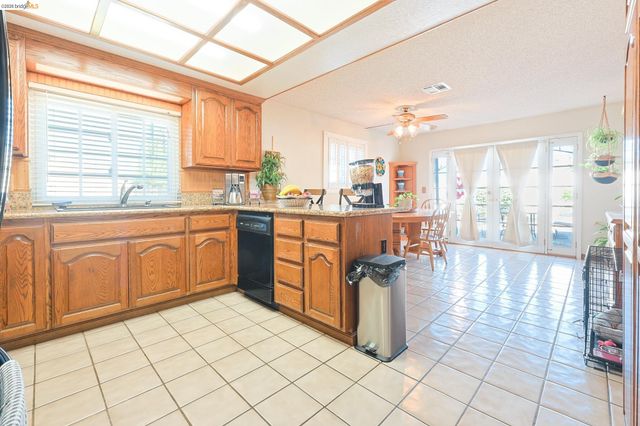 4950 Dawson Dr, Oakley, CA 94561