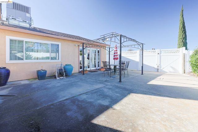 4950 Dawson Dr, Oakley, CA 94561