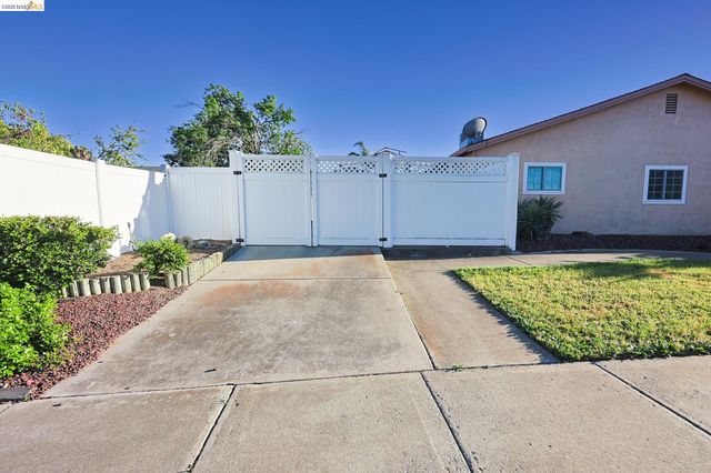 4950 Dawson Dr, Oakley, CA 94561