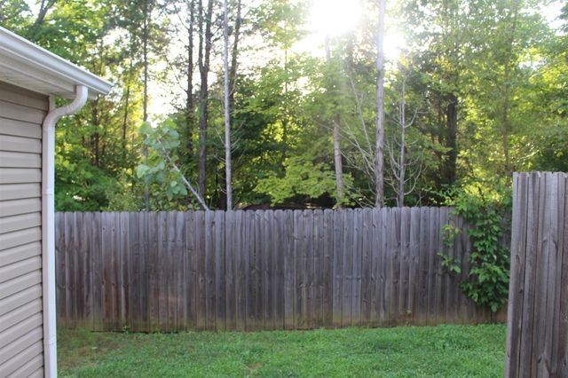 2288 McCormick Ln Apt A, Clarksville, TN 37040