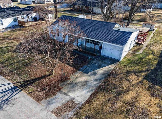 110 HICKORY Street, Flora, IL 62839