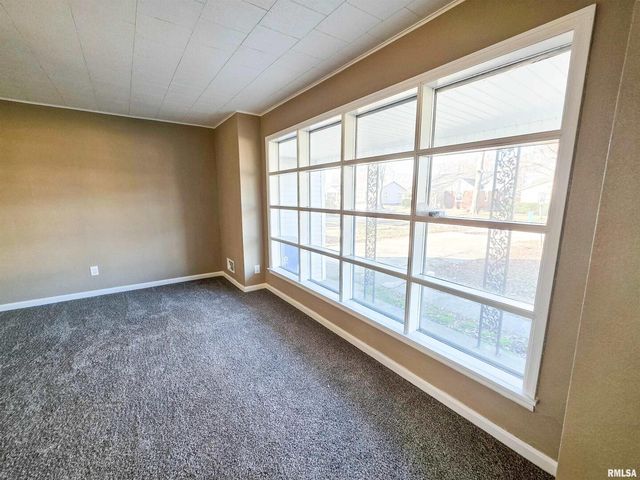 110 HICKORY Street, Flora, IL 62839