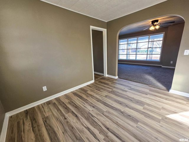 110 HICKORY Street, Flora, IL 62839