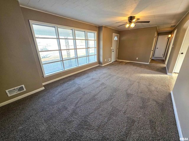 110 HICKORY Street, Flora, IL 62839