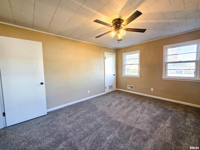 110 HICKORY Street, Flora, IL 62839