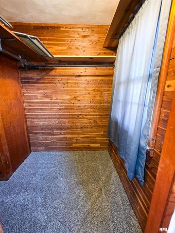 110 HICKORY Street, Flora, IL 62839