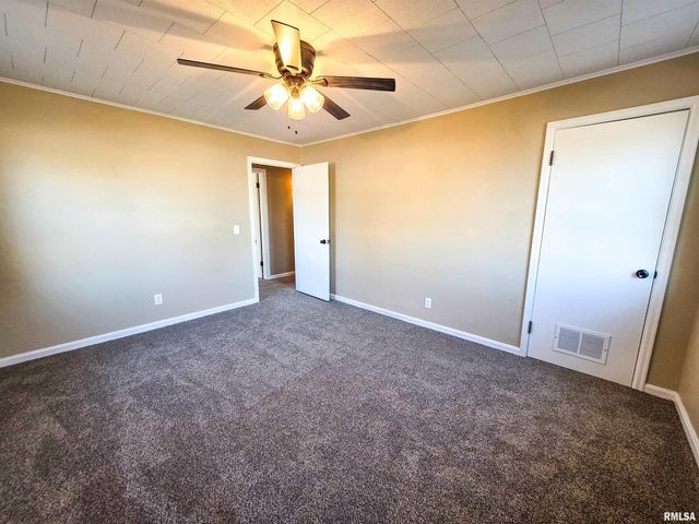 110 HICKORY Street, Flora, IL 62839