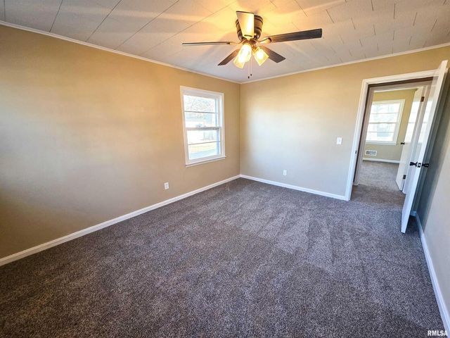 110 HICKORY Street, Flora, IL 62839