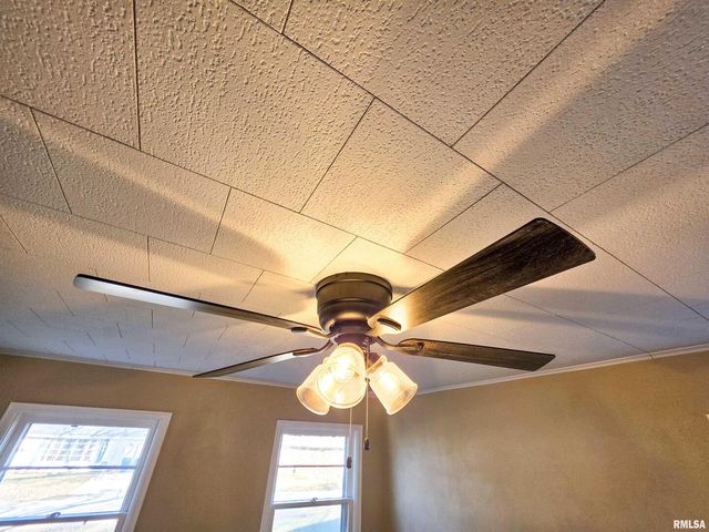 110 HICKORY Street, Flora, IL 62839