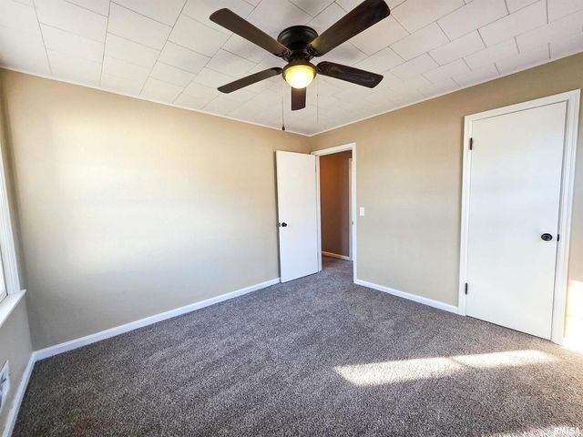 110 HICKORY Street, Flora, IL 62839