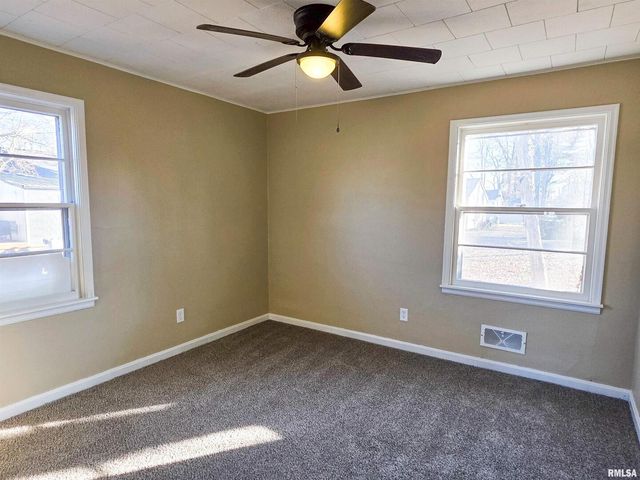 110 HICKORY Street, Flora, IL 62839