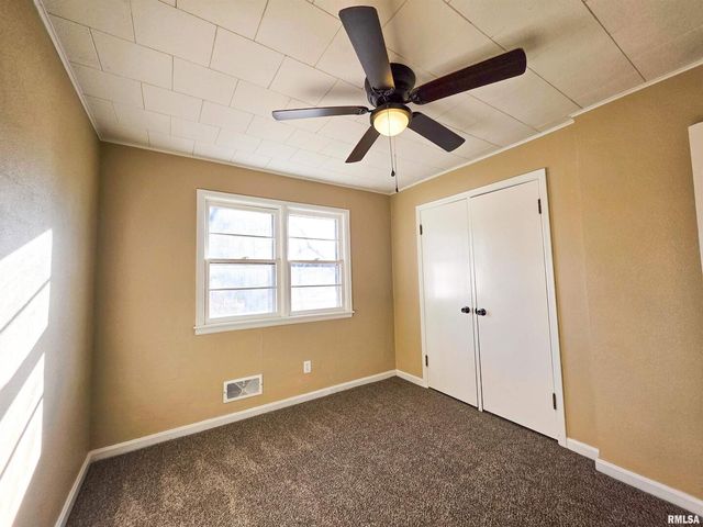 110 HICKORY Street, Flora, IL 62839