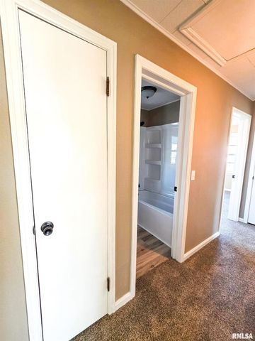 110 HICKORY Street, Flora, IL 62839