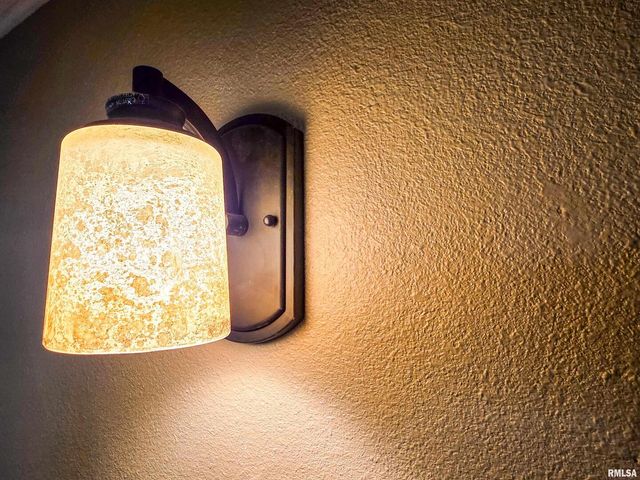 110 HICKORY Street, Flora, IL 62839