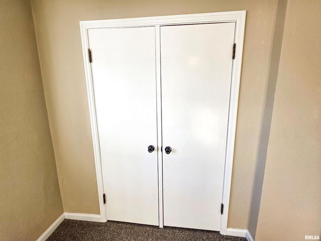 110 HICKORY Street, Flora, IL 62839