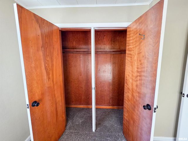 110 HICKORY Street, Flora, IL 62839