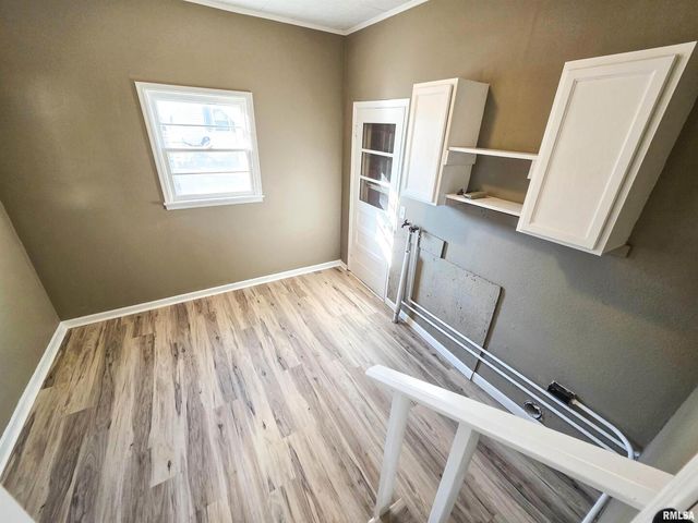 110 HICKORY Street, Flora, IL 62839