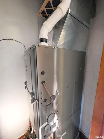 110 HICKORY Street, Flora, IL 62839