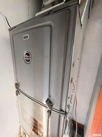 110 HICKORY Street, Flora, IL 62839